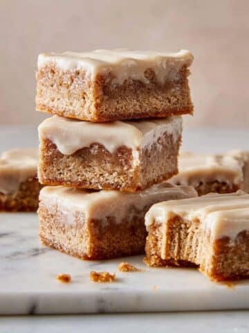 Chewy Cinnamon Roll Bars Recipe