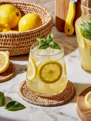 The Best Honey Ginger Lemonade Recipe