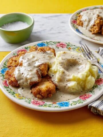 Classic Chicken Fried Steak with Creamy Gravy and Mashed Potatoes Recipe