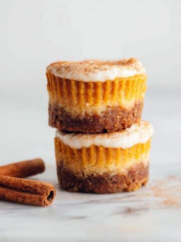 Cinnamon Roll Cheesecakes Recipe